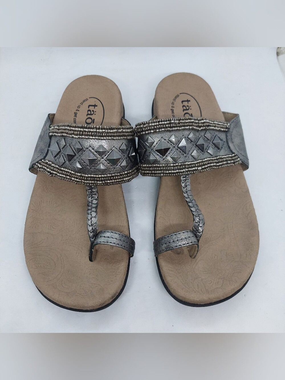 Taos Genie Sandals Womens Size 6 Pewter Leather Toe Loop Studded Comfort Slides